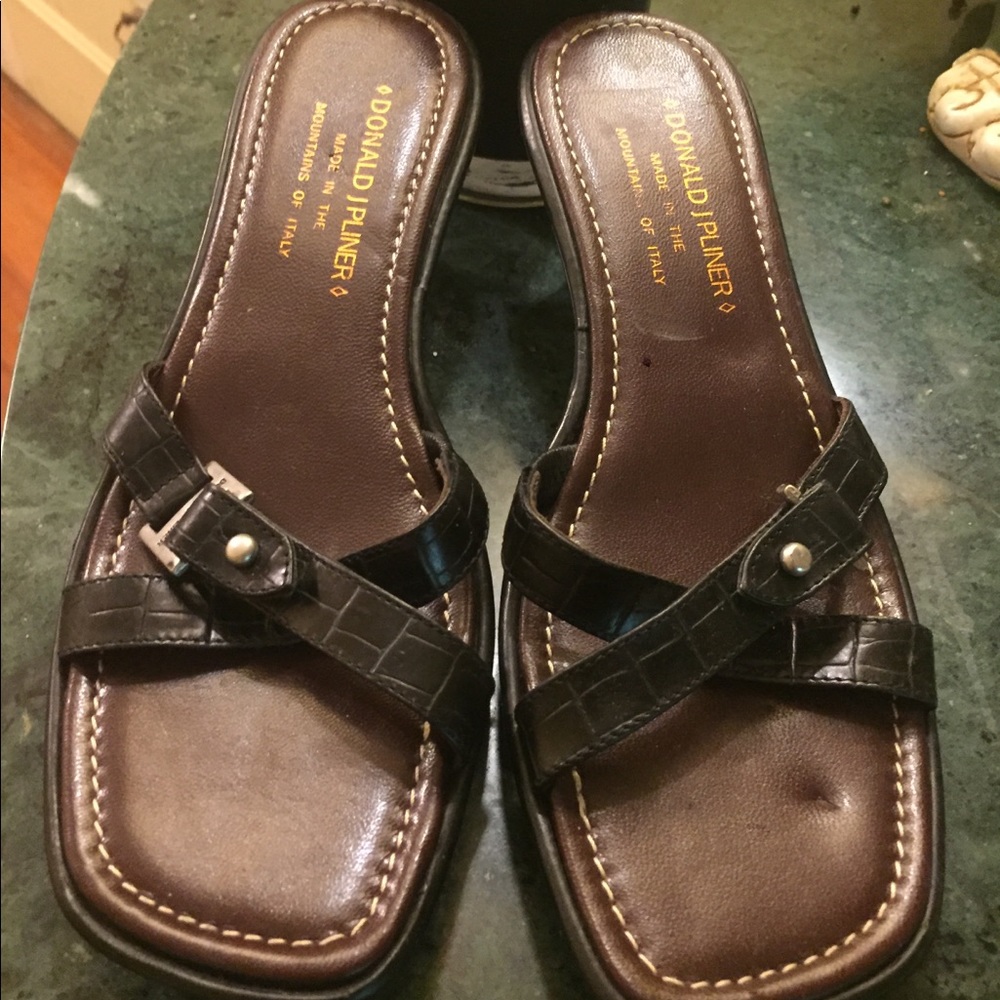 Donald Pliner leather sandal kitten hell